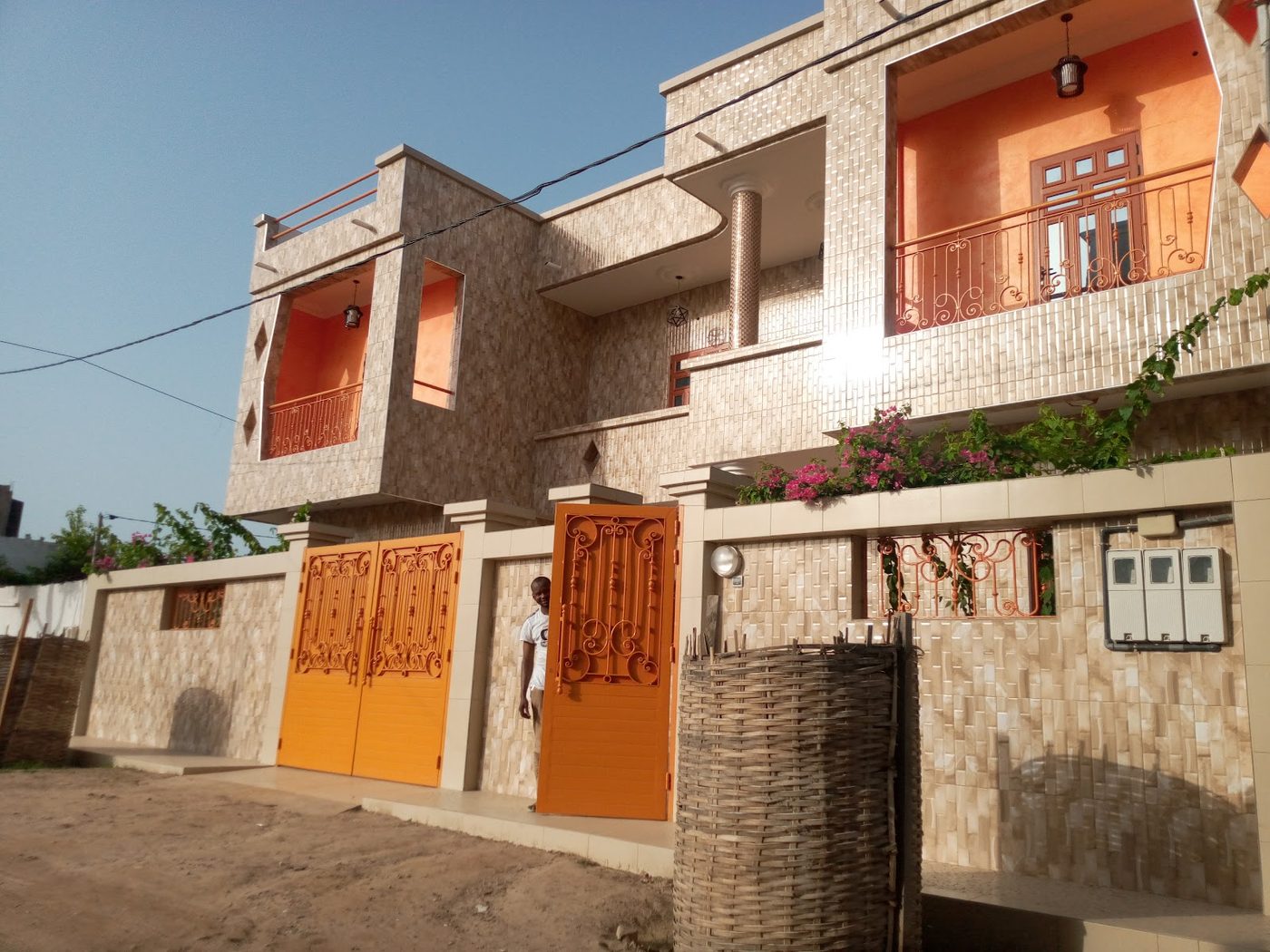 Villa R+1 livrée à Dakar